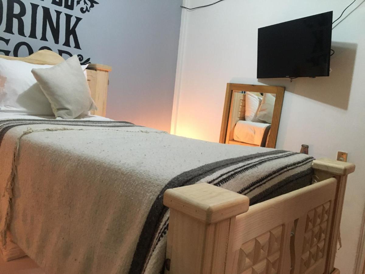 Mala Vecindad Beer Hotel Mexikóváros Kültér fotó